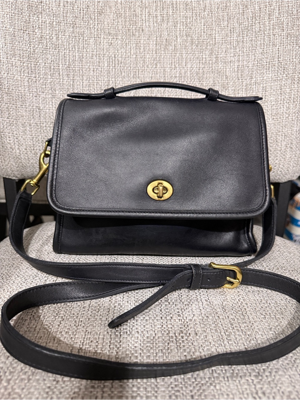 Coach Vintage Court Crossbody Bag 9870 Black Leather Turnlock